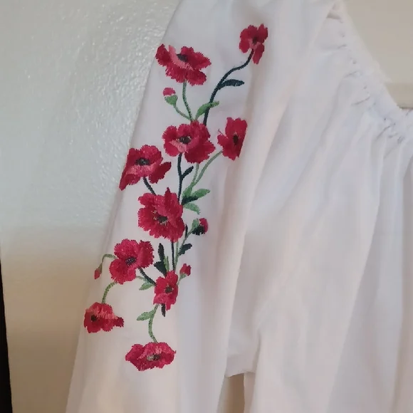 Hollister White Blouse with Pink Floral Embroidery - Picture 3 of 10